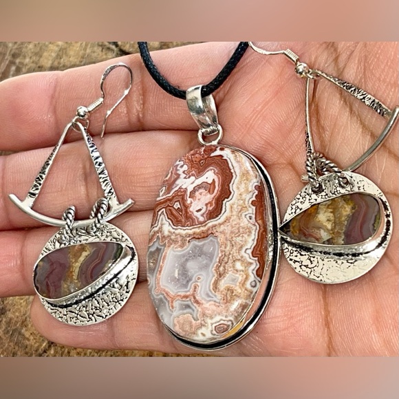 Crazy Lace Agate Pendant & Earrings Set - Picture 3 of 10